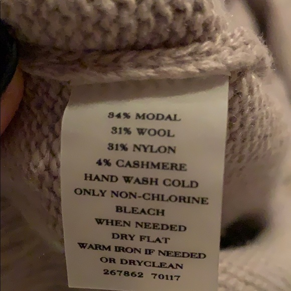 2 sweaters - Picture 6 of 7